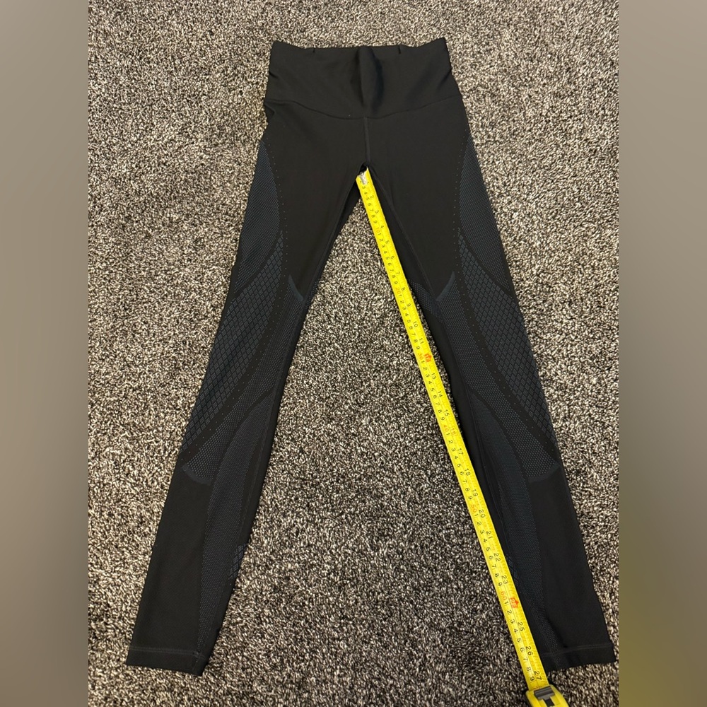 Lululemon Black High-Waisted Leggings size 6 EUC